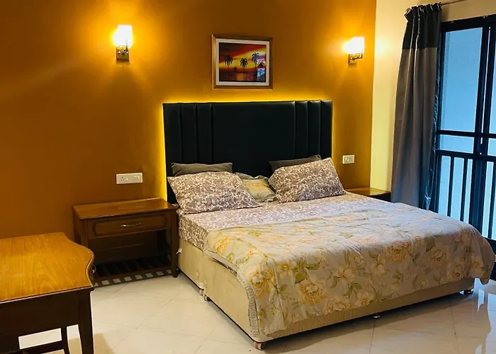 Riviera Palms 1 Luxury 1 Bhk Apartment With Swimmimg Pool View- Arpora - Near Baga Beach