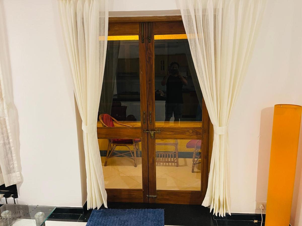 Riviera Palms 1 Luxury 1 Bhk With Swimmimg Pool View- Arpora - Near Baga *