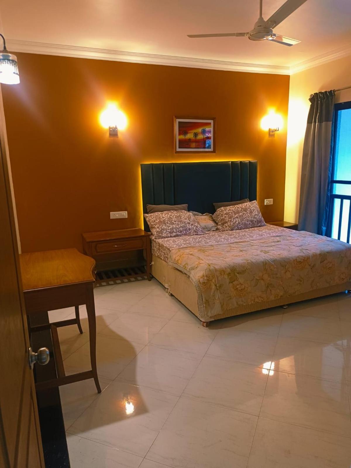 Riviera Palms 1 Luxury 1 Bhk With Swimmimg Pool View- Arpora - Near Baga