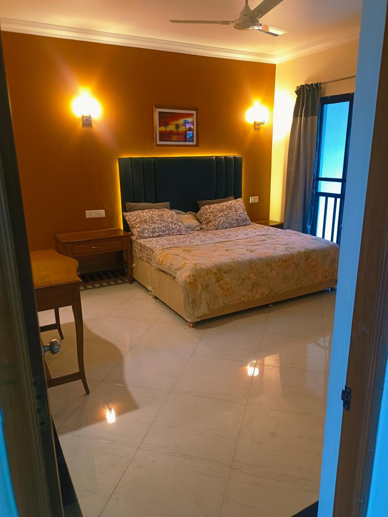 Riviera Palms 1 Luxury 1 Bhk With Swimmimg Pool View- Arpora - Near Baga Apartment Old Goa